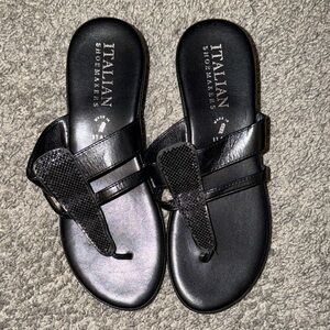 Italian Shoemakers Black Leather Thong Slide Sandals